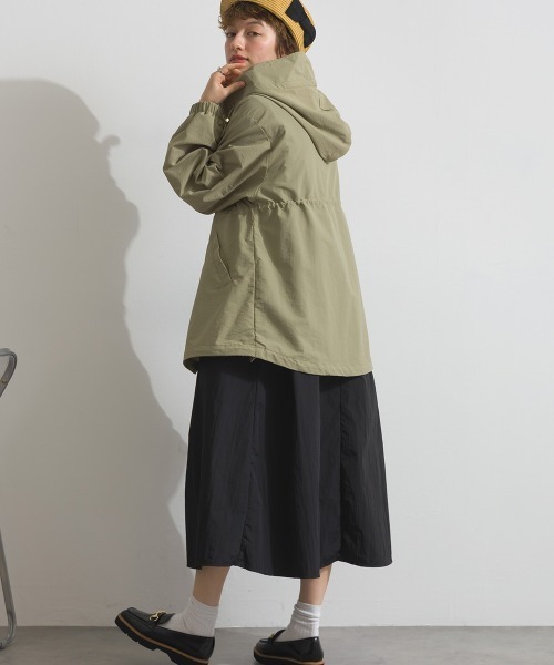 Fizz（フィズ）の「ナイロンワッシャーマウンテンパーカー（マウンテンパーカー・レディース・ライトカーキ/アイボリー/ブラック・M）」の11枚目の写真