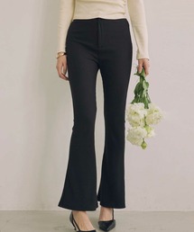 ACYM（アシーム）の「イージーフィットフレアパンツ（スラックス）」