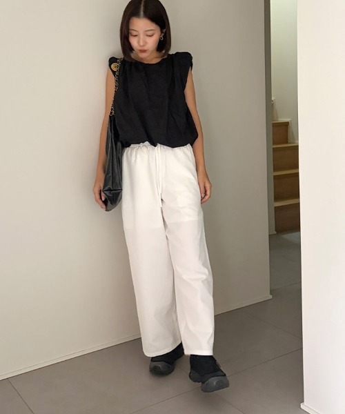 KOBE LETTUCE（コウベレタス）の「[ yuiさんコラボ ] サテンorぽこぽこ生地 選べる2サイズワイドパンツ（その他パンツ・レディース・ホワイト系/ブラック系/ベージュ系/アイボリー系・M/PM）」の6枚目の写真