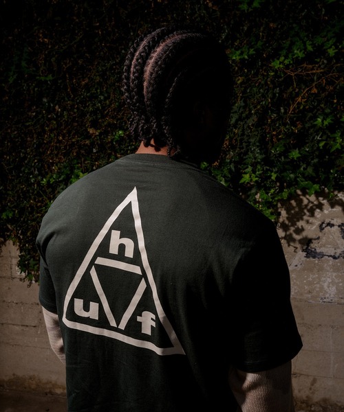 HUF(ハフ)の「TRIPLE TRIANGLE TEE(Tシャツ/カットソー・メンズ・ブラック/ダークグリーン/ホワイト/パープル系その他・S/M/L/XL/XXL)」の3枚目の写真