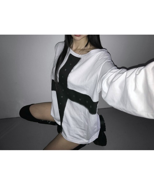 THEAIRTOWN（ジエアタウン）の「pinter bless cross loose top（スウェット・レディース・ホワイト・FREE）」の2枚目の写真
