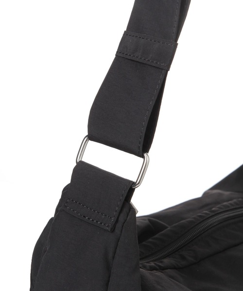 LAKOLE（ラコレ）の「マルチポケットミドルショルダーバッグ / 665235（ショルダーバッグ・メンズ・グレー/ブラック・FREE）」の9枚目の写真