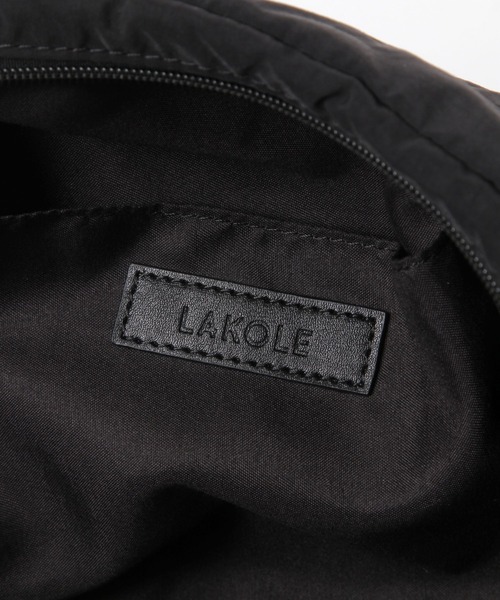 LAKOLE（ラコレ）の「マルチポケットミドルショルダーバッグ / 665235（ショルダーバッグ・メンズ・グレー/ブラック・FREE）」の17枚目の写真