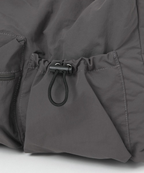 LAKOLE（ラコレ）の「マルチポケットミドルショルダーバッグ / 665235（ショルダーバッグ・メンズ・グレー/ブラック・FREE）」の19枚目の写真