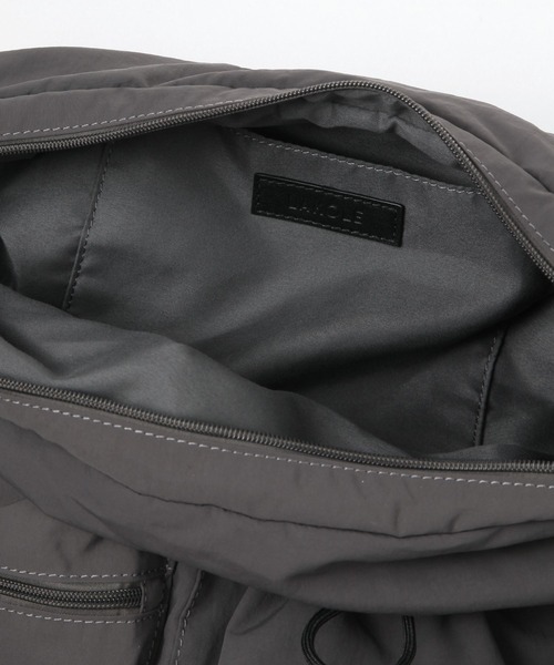 LAKOLE（ラコレ）の「マルチポケットミドルショルダーバッグ / 665235（ショルダーバッグ・メンズ・グレー/ブラック・FREE）」の20枚目の写真
