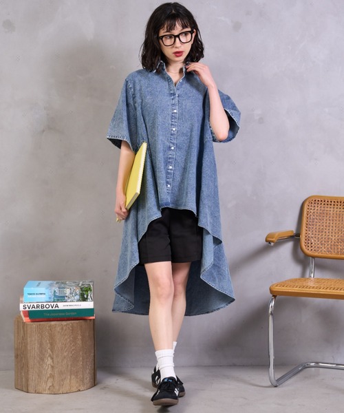 A.D.C.L.（エーディーシーエル）の「イレギュラーヘム デニムロングシャツ（シャツ/ブラウス・レディース・ブルー/サックスブルー・M/L）」の11枚目の写真