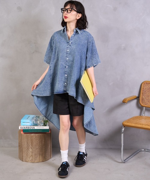 A.D.C.L.（エーディーシーエル）の「イレギュラーヘム デニムロングシャツ（シャツ/ブラウス・レディース・ブルー/サックスブルー・M/L）」の17枚目の写真