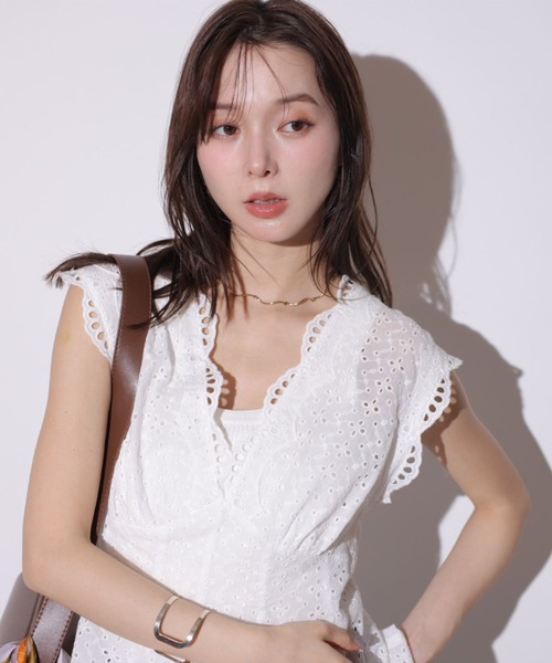 Mystrada(マイストラーダ)の「カットワークペプラムブラウス(シャツ/ブラウス・レディース・ブラック/ホワイト/ピンク/レッド・38/36)」の12枚目の写真