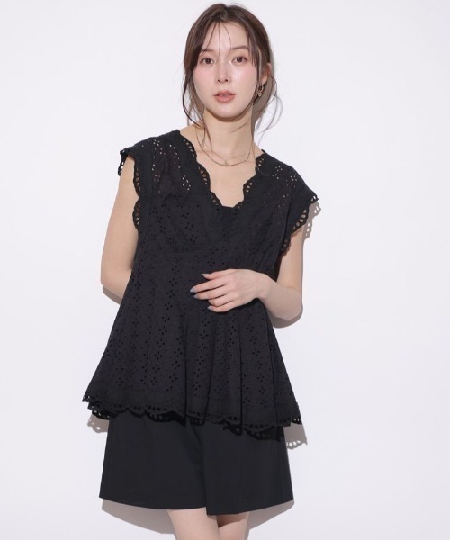Mystrada(マイストラーダ)の「カットワークペプラムブラウス(シャツ/ブラウス・レディース・ブラック/ホワイト/ピンク/レッド・38/36)」の15枚目の写真