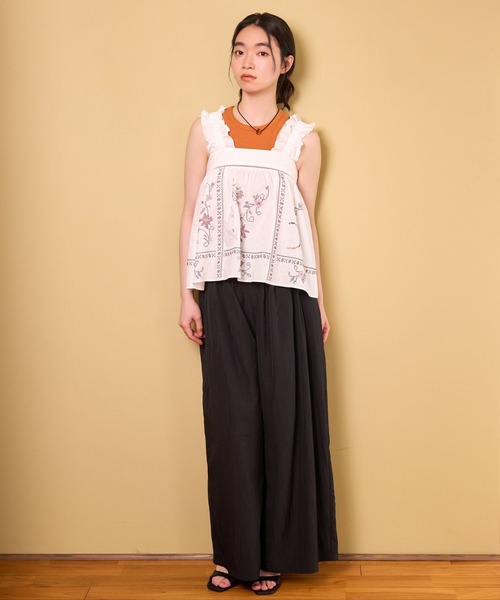 mysty woman(ミスティウーマン)の「レトロ花刺繍ノースリブラウス 759302(シャツ/ブラウス・レディース・ブラック/オフホワイト・FREE)」の7枚目の写真