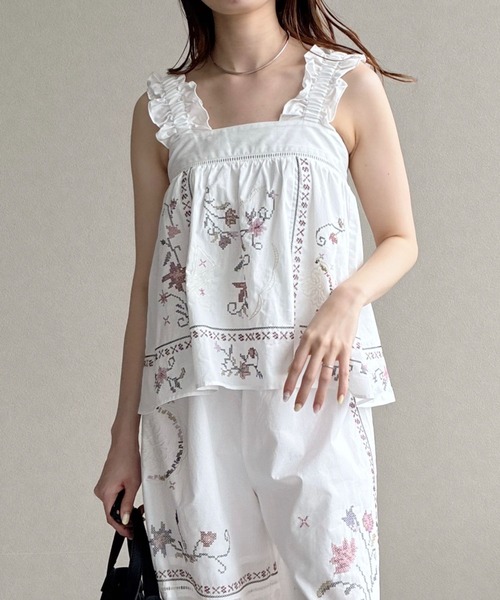 mysty woman(ミスティウーマン)の「レトロ花刺繍ノースリブラウス 759302(シャツ/ブラウス・レディース・ブラック/オフホワイト・FREE)」の11枚目の写真