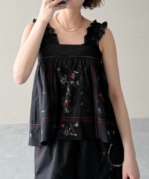 mysty woman(ミスティウーマン)の「レトロ花刺繍ノースリブラウス 759302(シャツ/ブラウス・レディース・ブラック/オフホワイト・FREE)」の13枚目の写真