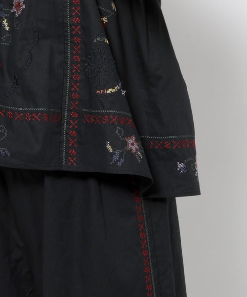 mysty woman(ミスティウーマン)の「レトロ花刺繍ノースリブラウス 759302(シャツ/ブラウス・レディース・ブラック/オフホワイト・FREE)」の19枚目の写真
