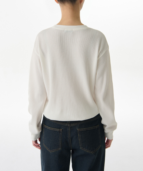 MUSINSA STANDARD WOMAN（ムシンサスタンダードウーマン）の「ウィメンズワッフルリラックスクルーネック長袖Tシャツ[アイボリー]（Tシャツ/カットソー・レディース・その他・X-SMALL/SMALL/MEDIUM/LARGE）」の2枚目の写真