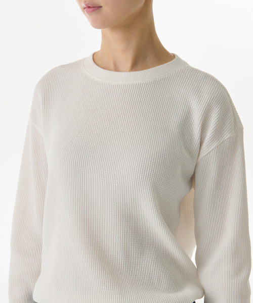 MUSINSA STANDARD WOMAN（ムシンサスタンダードウーマン）の「ウィメンズワッフルリラックスクルーネック長袖Tシャツ[アイボリー]（Tシャツ/カットソー・レディース・その他・X-SMALL/SMALL/MEDIUM/LARGE）」の3枚目の写真
