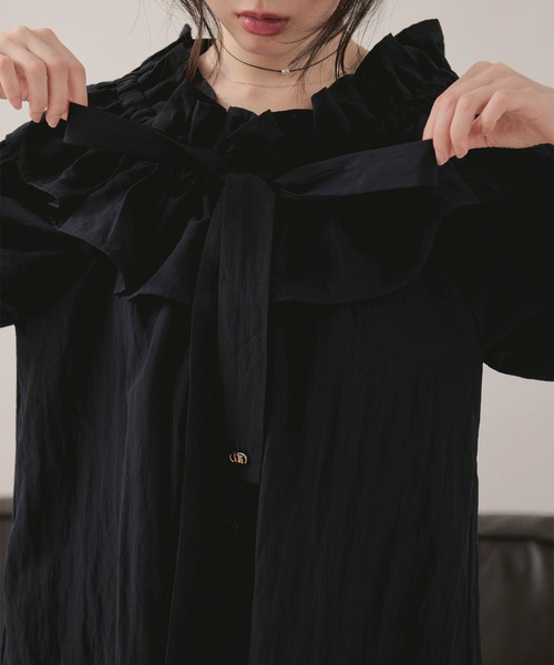 loin nuit(ロワンニュイ)の「2way frill ribbon blouse / 2wayフリルリボンブラウス(シャツ/ブラウス・レディース・イエロー/ネイビー/ライトブルー・FREE)」の13枚目の写真