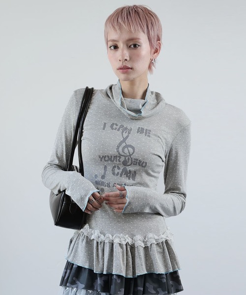 Ulysses(ユリシス)の「ドットプリントフリルヘムハイネックトップス(Tシャツ/カットソー・レディース・グレー・S/M)」の1枚目の写真