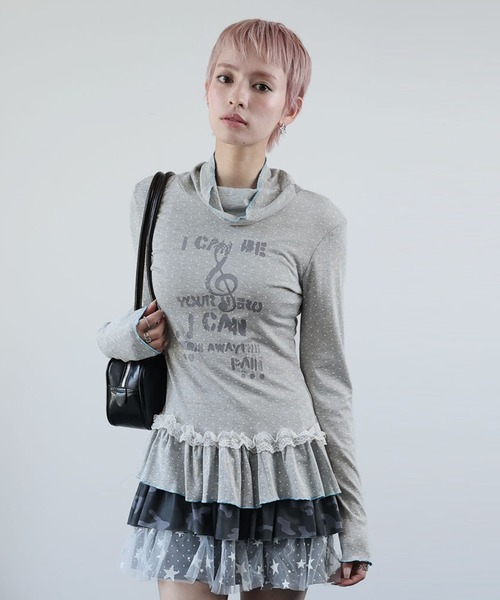 Ulysses(ユリシス)の「ドットプリントフリルヘムハイネックトップス(Tシャツ/カットソー・レディース・グレー・S/M)」の5枚目の写真