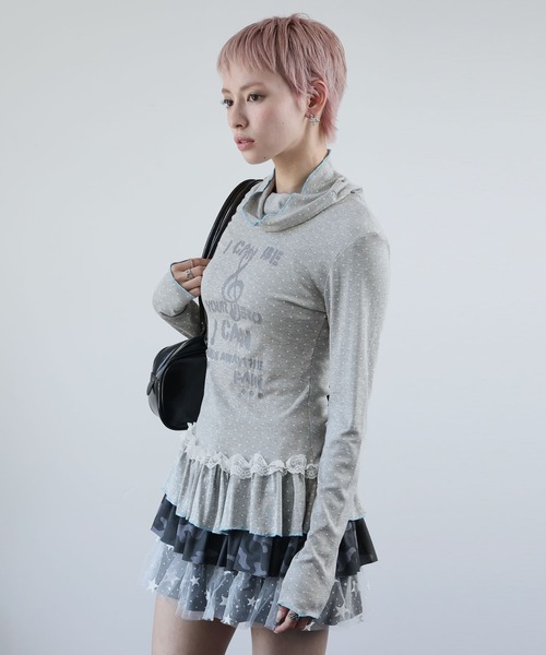 Ulysses(ユリシス)の「ドットプリントフリルヘムハイネックトップス(Tシャツ/カットソー・レディース・グレー・S/M)」の7枚目の写真