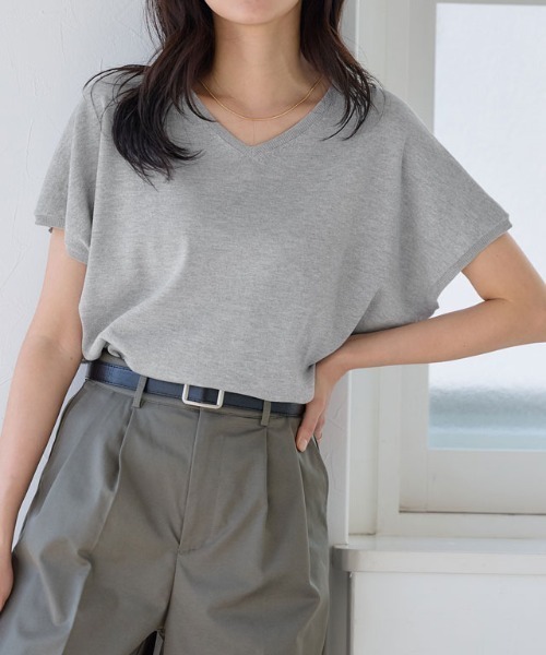 Pierrot(ピエロ)の「【接触冷感/UV/ウォッシャブル】Vネックフレンチドルマンニット(ニット/セーター・レディース・ブラック/アイボリー/ライトブルー/杢グレー/イエロー・M/L/LL/3L)」の4枚目の写真