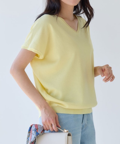 Pierrot(ピエロ)の「【接触冷感/UV/ウォッシャブル】Vネックフレンチドルマンニット(ニット/セーター・レディース・ブラック/アイボリー/ライトブルー/杢グレー/イエロー・M/L/LL/3L)」の5枚目の写真