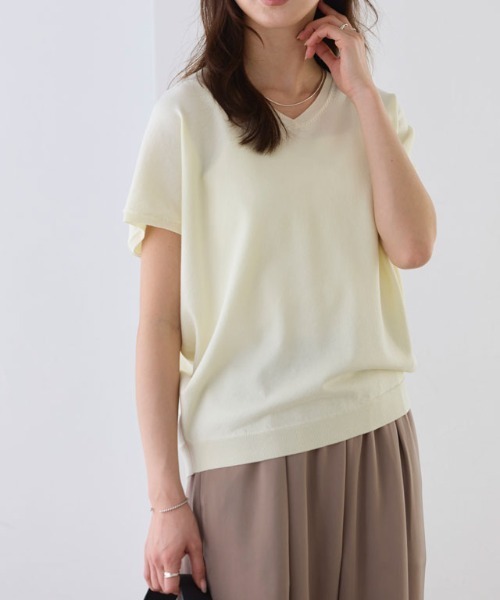 Pierrot(ピエロ)の「【接触冷感/UV/ウォッシャブル】Vネックフレンチドルマンニット(ニット/セーター・レディース・ブラック/アイボリー/ライトブルー/杢グレー/イエロー・M/L/LL/3L)」の8枚目の写真