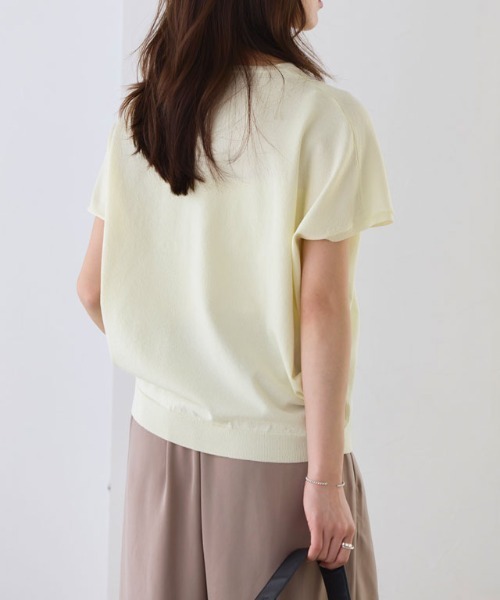 Pierrot(ピエロ)の「【接触冷感/UV/ウォッシャブル】Vネックフレンチドルマンニット(ニット/セーター・レディース・ブラック/アイボリー/ライトブルー/杢グレー/イエロー・M/L/LL/3L)」の6枚目の写真