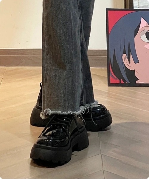 I.O.E（アイオイ）の「[韓国トレンド] ストリート厚底レースアップシューズ（パンプス・レディース・ブラック・LARGE/MEDIUM/SMALL/X-SMALL）」の5枚目の写真