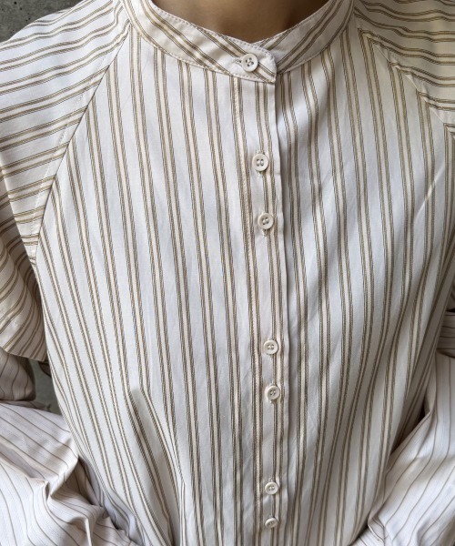 CIEL'AIR(シエルエアー)の「SPLIT SLEEVE MULTI-WAY SHIRT(セパレートスリーブマルチウェイシャツ)(シャツ/ブラウス・レディース・サックスブルー/ベージュ・FREE)」の6枚目の写真