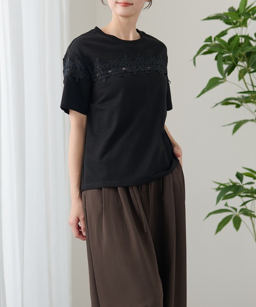 DAYRA(デイラ)の「フラワー レース ライン デザイン カットソー(Tシャツ/カットソー・レディース・ホワイト/ブラック・FREE)」の3枚目の写真