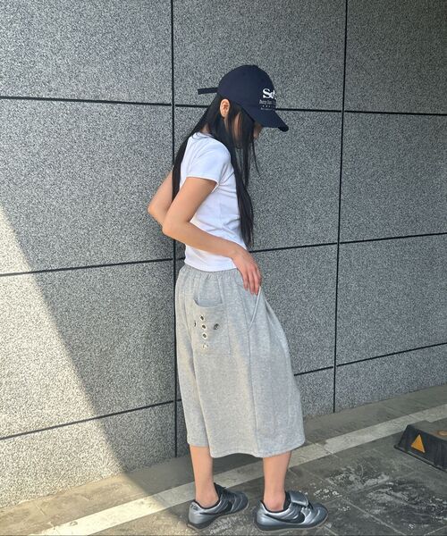 FUZZY SCAN（ファジスキャン）の「クロスアイレットバミューダパンツメランジ（その他パンツ・レディース・ライトグレー・ONE SIZE/TWO）」の12枚目の写真