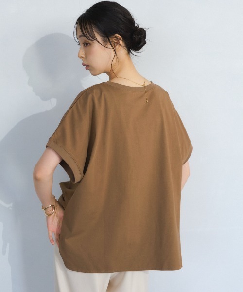 Anclear oui(アンクリアウィ)の「【接触冷感】ビッグロゴ刺繍Tシャツ(Tシャツ/カットソー・レディース・ブラウン/チャコール/ブラック/ホワイト・F)」の11枚目の写真