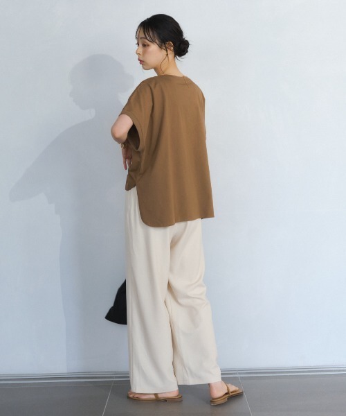 Anclear oui(アンクリアウィ)の「【接触冷感】ビッグロゴ刺繍Tシャツ(Tシャツ/カットソー・レディース・ブラウン/チャコール/ブラック/ホワイト・F)」の8枚目の写真