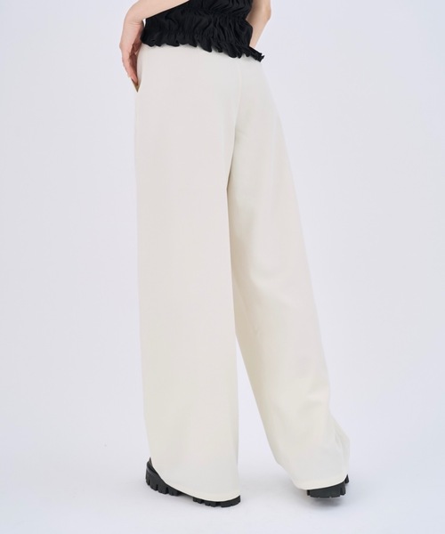 Lallana(ララーナ)の「Beautiful Silhouette Wide Slacks /美シルエットタックワイドスラックス(スラックス・レディース・ブラック/アイボリー・LARGE/MEDIUM/SMALL)」の14枚目の写真