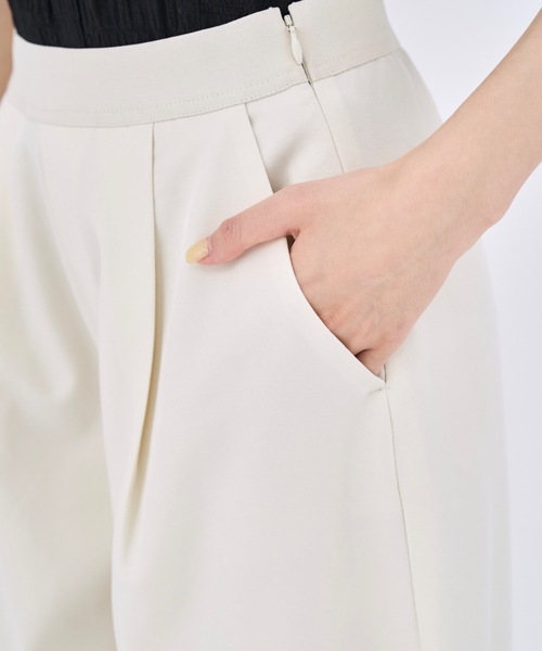 Lallana(ララーナ)の「Beautiful Silhouette Wide Slacks /美シルエットタックワイドスラックス(スラックス・レディース・ブラック/アイボリー・LARGE/MEDIUM/SMALL)」の10枚目の写真