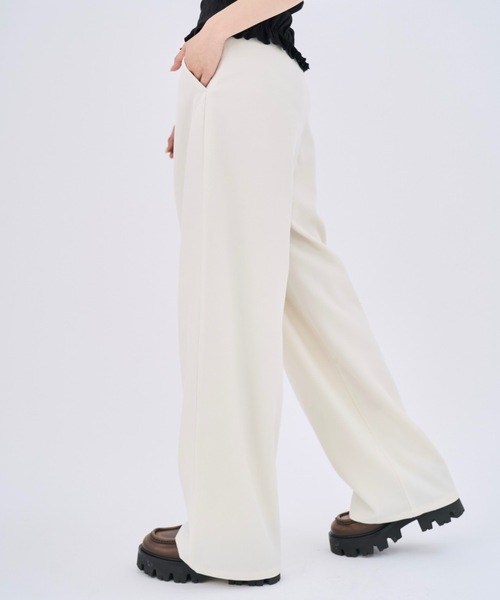 Lallana(ララーナ)の「Beautiful Silhouette Wide Slacks /美シルエットタックワイドスラックス(スラックス・レディース・ブラック/アイボリー・LARGE/MEDIUM/SMALL)」の12枚目の写真
