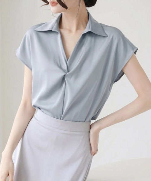 yuue' ( wear )(ユーイ)の「オフィス、プライベート、オケージョンにも◎サテンツイストタック半袖ブラウス(シャツ/ブラウス・レディース・ホワイト/ブルー・FREE)」の9枚目の写真