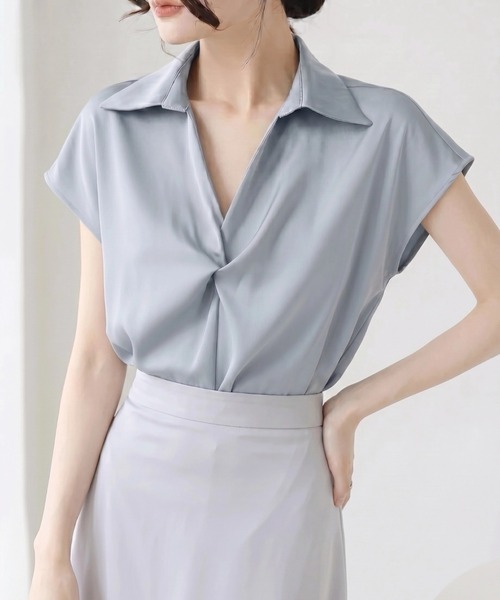 yuue' ( wear )(ユーイ)の「オフィス、プライベート、オケージョンにも◎サテンツイストタック半袖ブラウス(シャツ/ブラウス・レディース・ホワイト/ブルー・FREE)」の13枚目の写真