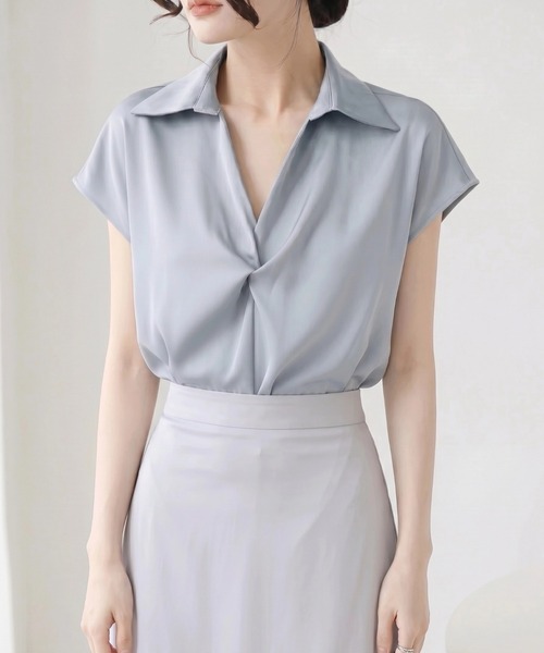 yuue' ( wear )(ユーイ)の「オフィス、プライベート、オケージョンにも◎サテンツイストタック半袖ブラウス(シャツ/ブラウス・レディース・ホワイト/ブルー・FREE)」の10枚目の写真