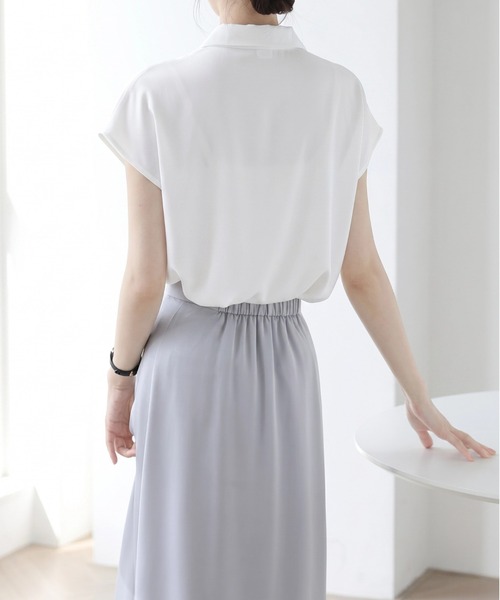 yuue' ( wear )(ユーイ)の「オフィス、プライベート、オケージョンにも◎サテンツイストタック半袖ブラウス(シャツ/ブラウス・レディース・ホワイト/ブルー・FREE)」の6枚目の写真