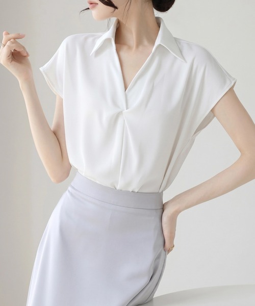 yuue' ( wear )(ユーイ)の「オフィス、プライベート、オケージョンにも◎サテンツイストタック半袖ブラウス(シャツ/ブラウス・レディース・ホワイト/ブルー・FREE)」の3枚目の写真
