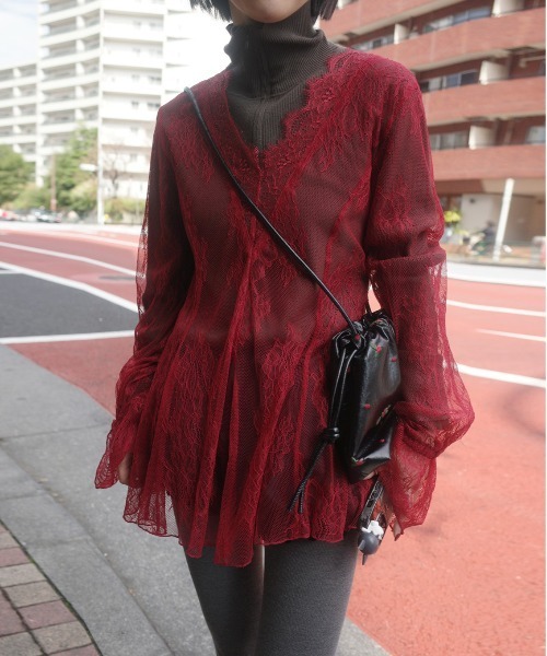 Ameri(アメリ)の「SEE THROUGH LACE TOP(その他トップス・レディース・レッド/ブルー/アイボリー/ブラック・FREE)」の4枚目の写真