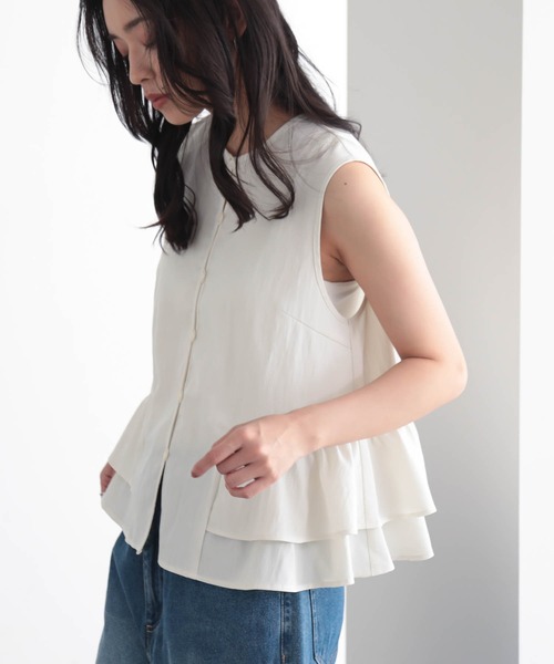 for/c(フォーシー)の「ティアードノースリブラウス【サスティナブル】(シャツ/ブラウス・レディース・オフホワイト/ブラック/ネイビー・M/L)」の6枚目の写真