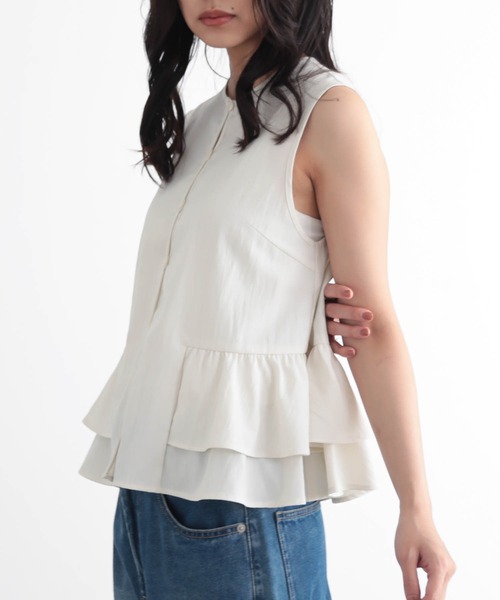 for/c(フォーシー)の「ティアードノースリブラウス【サスティナブル】(シャツ/ブラウス・レディース・オフホワイト/ブラック/ネイビー・M/L)」の5枚目の写真