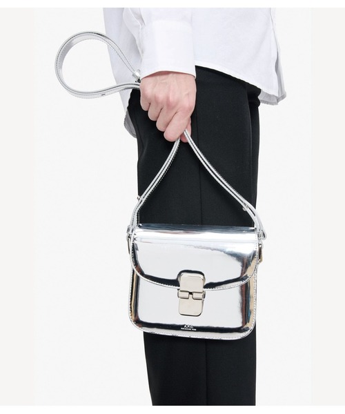 A.P.C.（アーペーセー）の「SAC GRACE MINI（ショルダーバッグ・レディース・チャコールグレー・ONESIZE）」の5枚目の写真