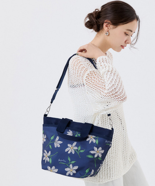 LeSportsac(レスポートサック)の「BUCKET TOTE フローラルブルームズネイビー(トートバッグ・レディース・ブルー・FREE)」の1枚目の写真
