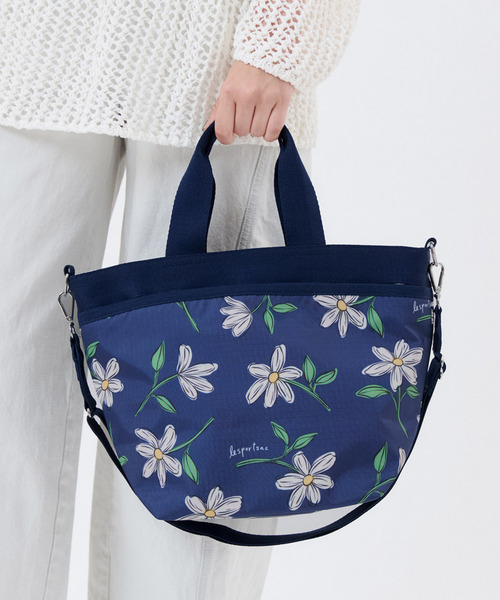 LeSportsac(レスポートサック)の「BUCKET TOTE フローラルブルームズネイビー(トートバッグ・レディース・ブルー・FREE)」の2枚目の写真