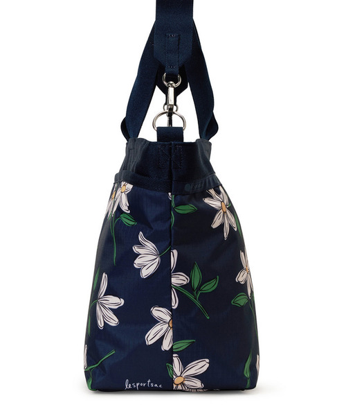 LeSportsac(レスポートサック)の「BUCKET TOTE フローラルブルームズネイビー(トートバッグ・レディース・ブルー・FREE)」の5枚目の写真