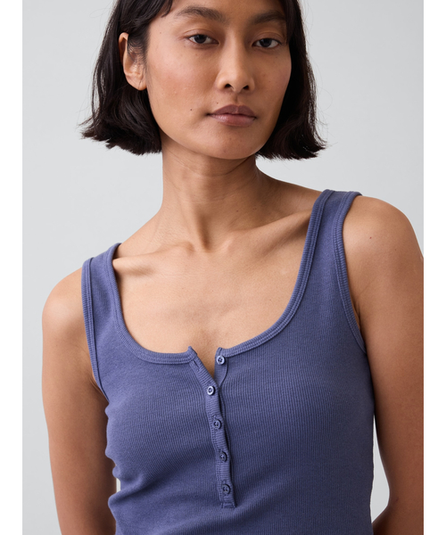 GAP(ギャップ)の「モダンリブ スクープ ヘンリーネック タンクトップ(タンクトップ・レディース・ブラック/ブルー/ホワイト・XS/S/M/L/XL/XXS)」の14枚目の写真