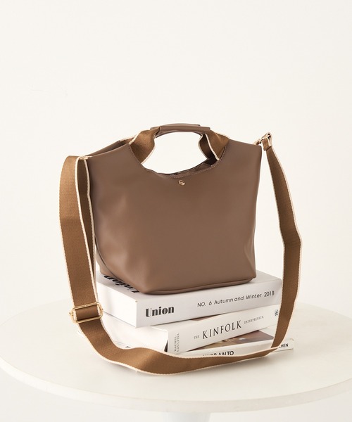 A by MAGASIN DE MODE(エーバイマガジンデモード)の「【A By MAGASIN DE MODE】e.e.p.テープハンドルトート SNBD(トートバッグ・レディース・ブラック/ブラウン・FREE)」の2枚目の写真